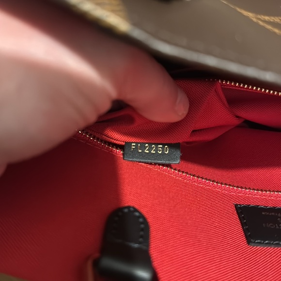 Louis Vuttion on the go GM - Picture 8 of 8